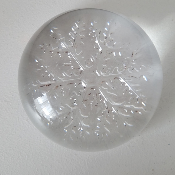 Vintage Avon Crystal Snowflake Paperweight Holiday Decor -Made in France - Picture 2 of 8